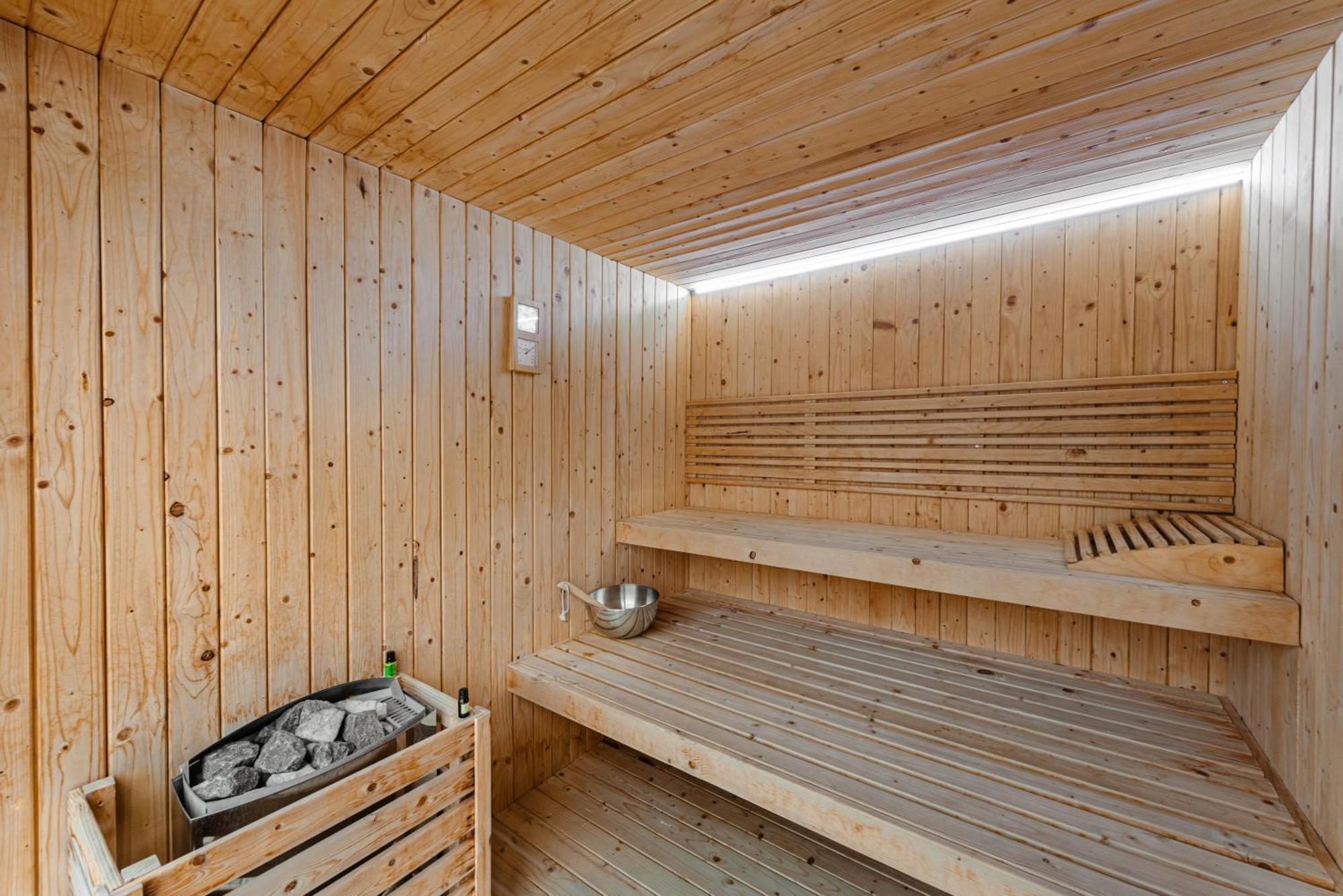 Elviu Guesthouse Lacu Rosu Eksteriør bilde